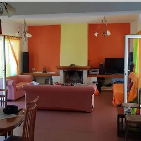 Villa In With Lush Garden *