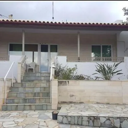 In With Lush Garden Villa Hersonissos (Crete)