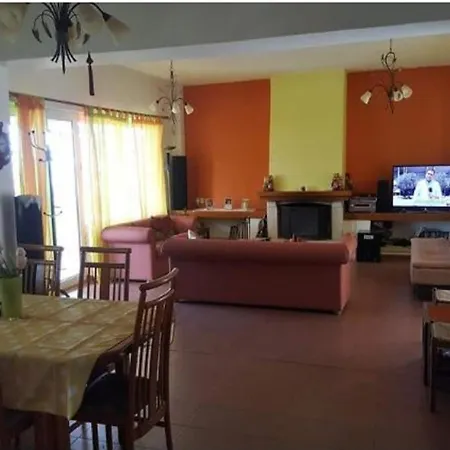 In With Lush Garden Hersonissos (Crete)