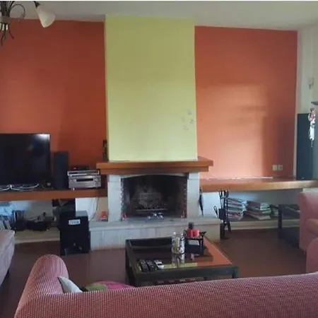 In With Lush Garden Villa