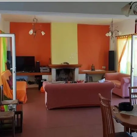 Vila In With Lush Garden Hersonissos (Crete)