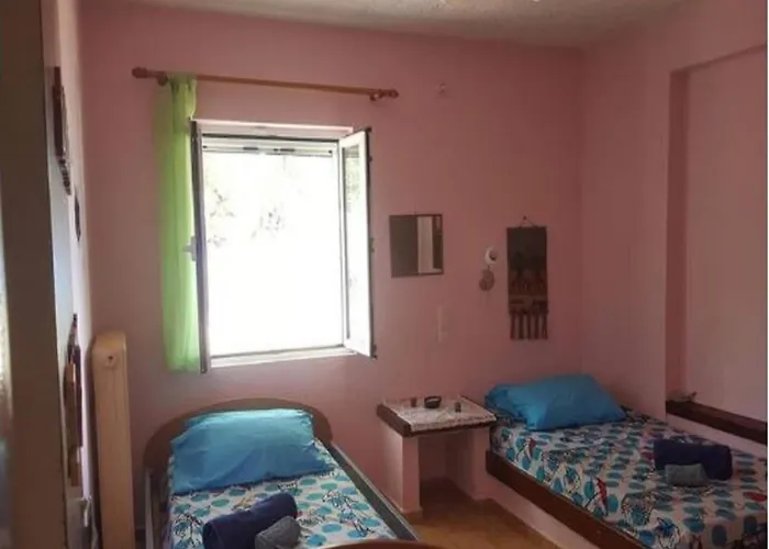 In With Lush Garden Χερσόνησος