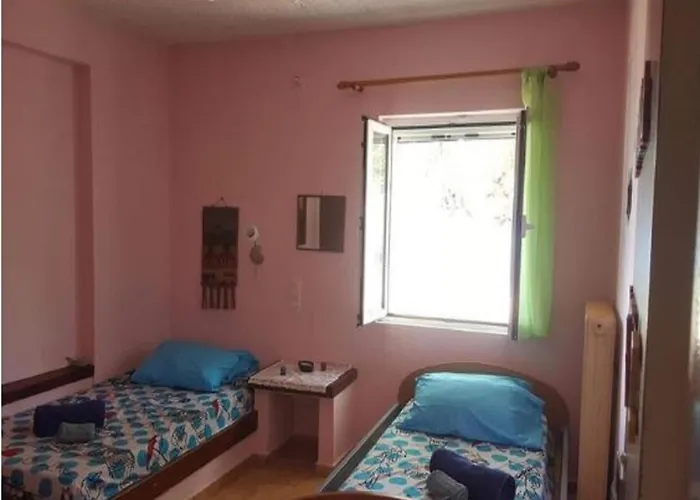 ヴィラ In With Lush Garden